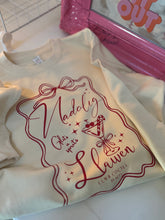 Load image into Gallery viewer, Nadolig Llawen Clwb Coctel Vanilla with red design
