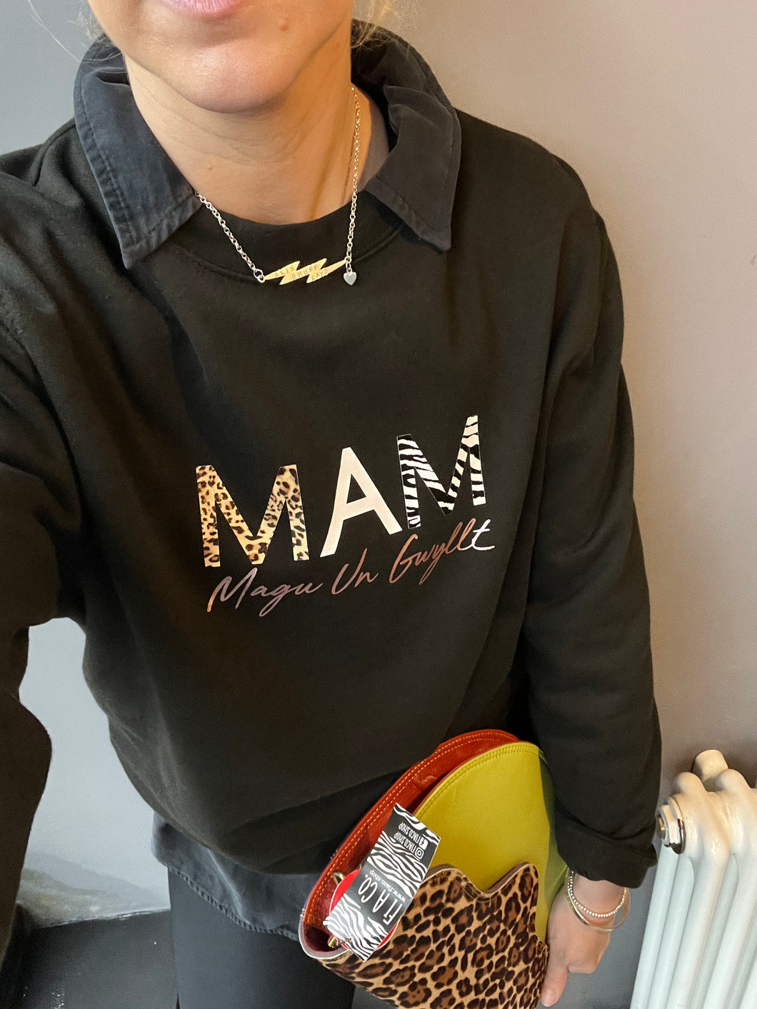 “MAM magu un gwyllt” sweater